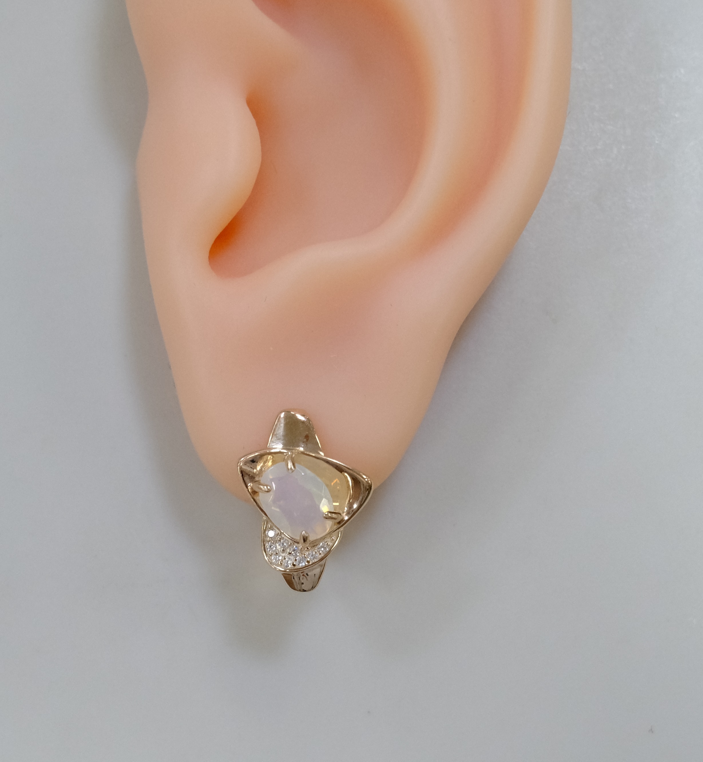 Серебряные серьги с опалами